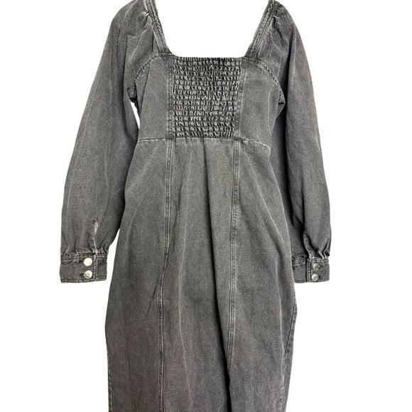 Elegant Black Midi Dress - Picture 6 of 9